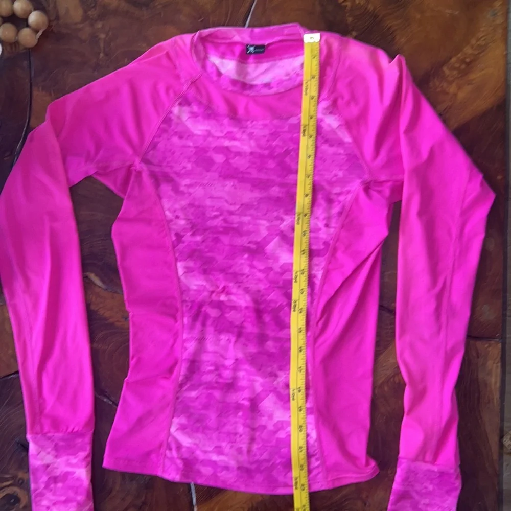 Oakley Rash Guard - Photos show color of the shirt in different lighting. - Picture 8 of 8